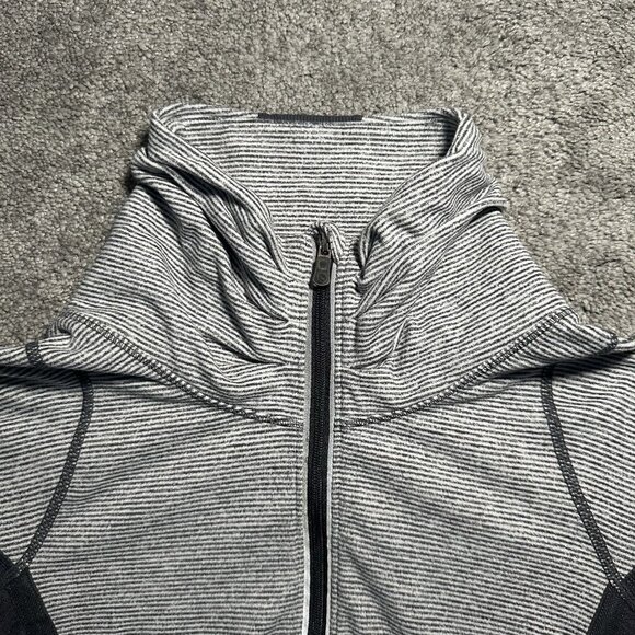 Lululemon Run Inspire 1/2 Half Zip Womens Size 6 Gray Black Striped Athleisure - Picture 4 of 16